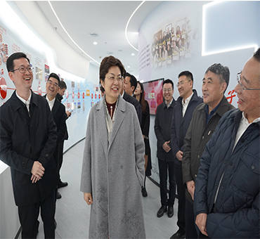 南通市委常委、宣傳部部長(zhǎng)陳冬梅蒞臨達(dá)欣集團(tuán)調(diào)研指導(dǎo)